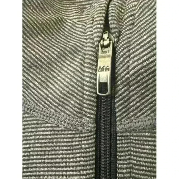 REI Women's Medium Half-Zip Midweight Base Layer Gray Stripe Long Sleeve - Picture 3 of 9